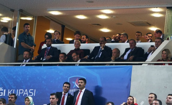 Bakan Soylu ve Başkan Ali Koç, Fenerbahçe - Anadolu Efes maçında