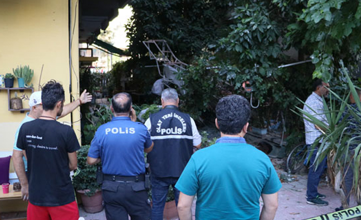 Demir yığının altında kaldılar