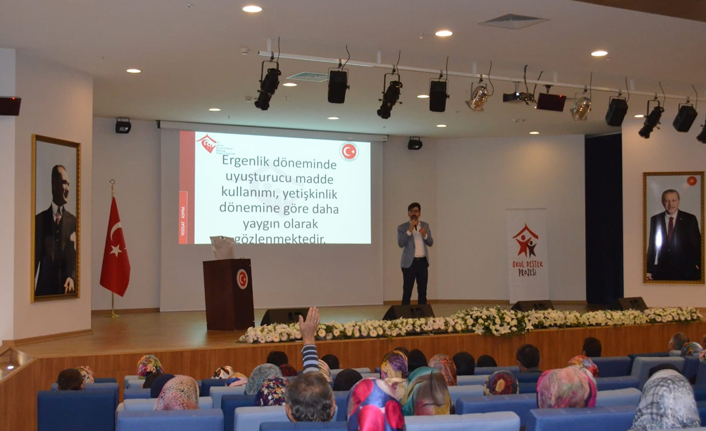 ‘Bağımlılıkla Mücadele’ eğitimi verildi