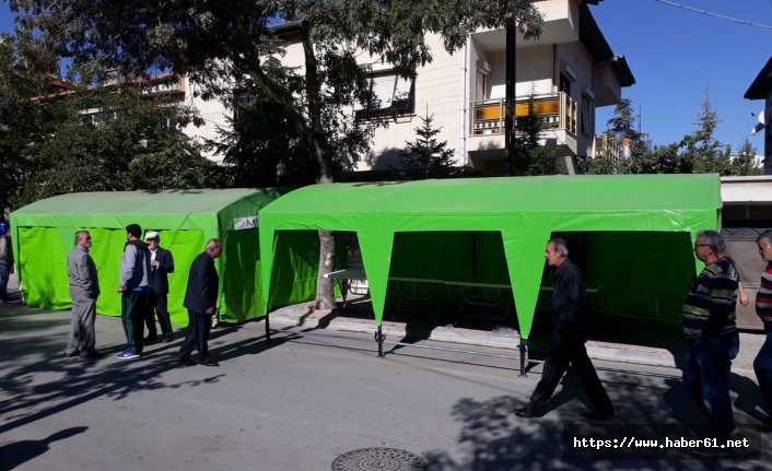 Ünal Karaman'ın annesi için taziye çadırı kuruldu