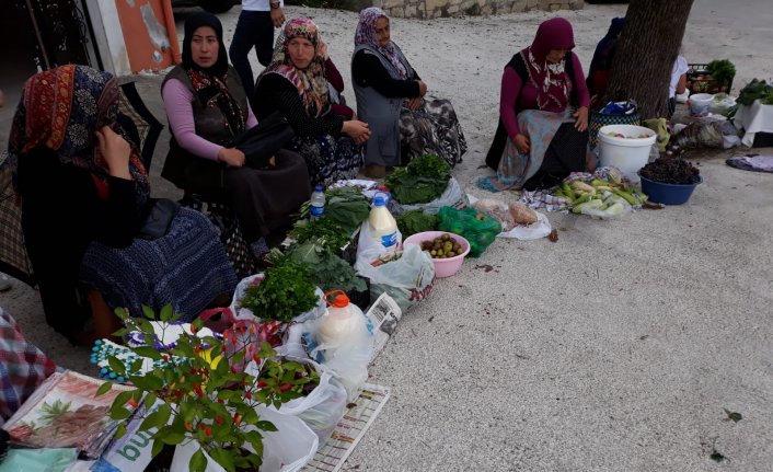 Trabzon'da mahalle halkı kendi organik pazarını kurdu