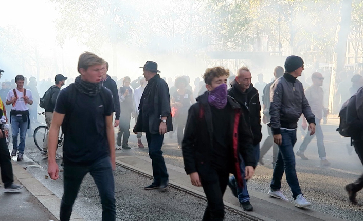 Fransa'da hükümete protesto