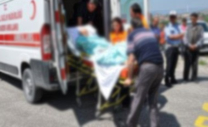 Çocuklarının gözü önünde eşini vurdu