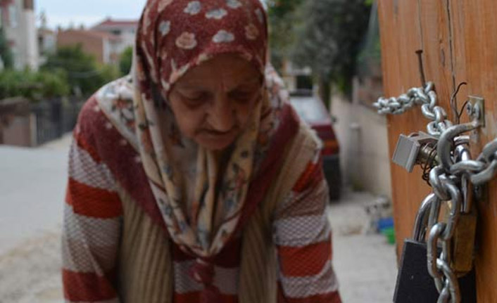 Hırsızlar yaşlı kadına acımadı