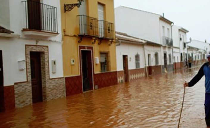 İspanya’daki sel felaketinde ölü sayısı artıyor