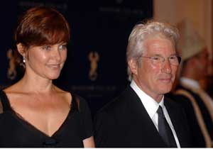 Otel açılışına yıldızlar yağdı