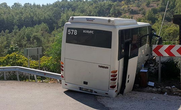 Tur minibüsü kaza yaptı: 28 yaralı