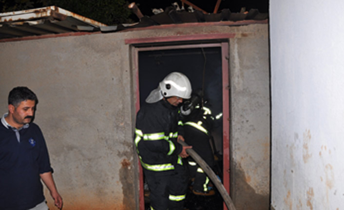 Odunlukta çıkan yangın korkuttu