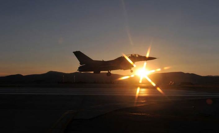 Kuzey Irak'taki PKK mevzileri bombalandı