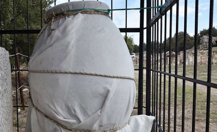 Kazıda 1500 yıllık içi dolu küp bulundu