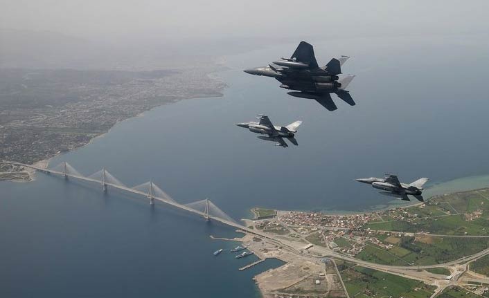 Amerikan üsleri Atina'yı karıştırdı!