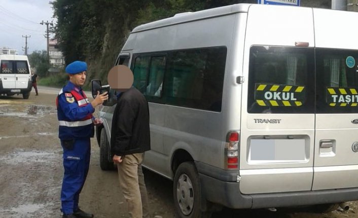 Alkollü servis sürücüsü jandarmaya yakalandı