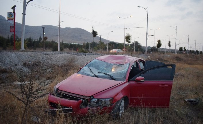 Takla atan araçtan burnu bile kanamadan çıktı