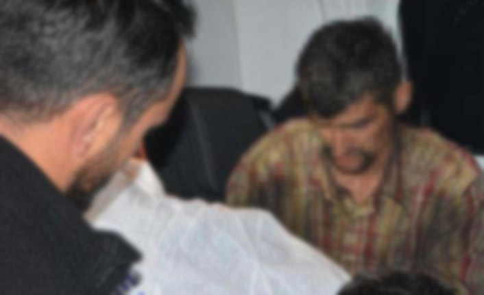 Annesini dövdüğü için babasını tüfekle yaraladı