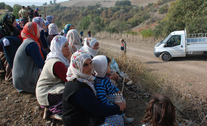 Yolsuz kalan köy halkı isyan etti