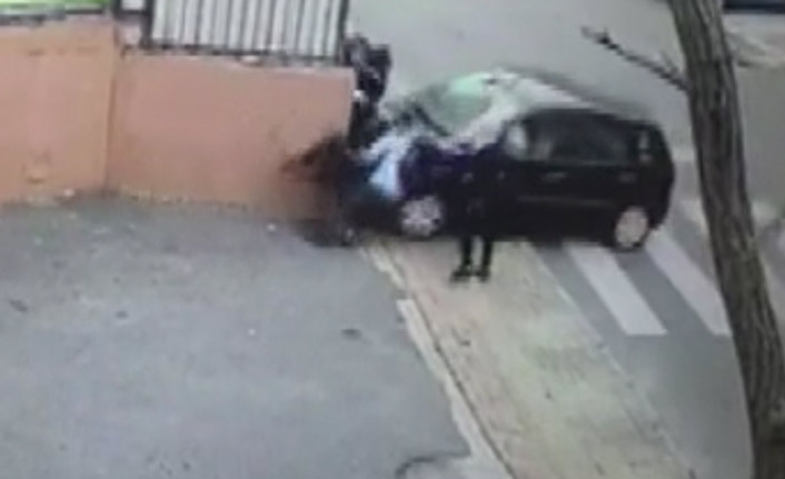 Kadın öğretmen öğrencilerin arasına daldı : 2 yaralı