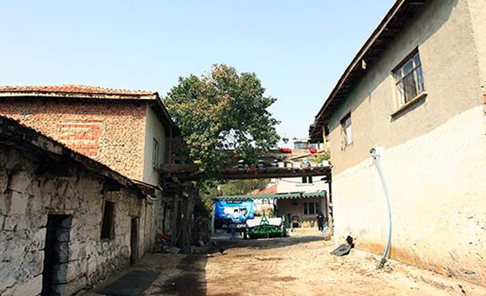 Evden eve 14 metrelik köprü