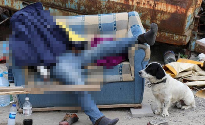 Evsiz adam yol kenarında ölü bulundu