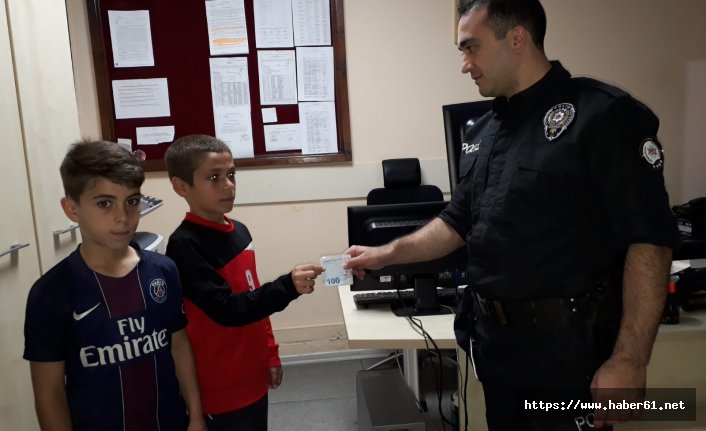 Trabzonlu iki kardeşin örnek davranışı! Buldukları parayı…