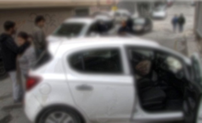 Harbiye'de 3 araç birbirine girdi