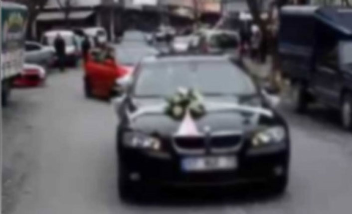 Gelin arabasının önünü kesip zor anlar yaşattılar