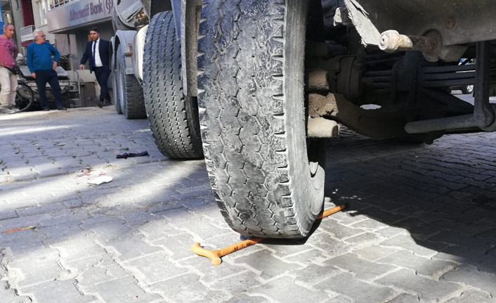 Kazada yaşlı adamın ayağı kırıldı