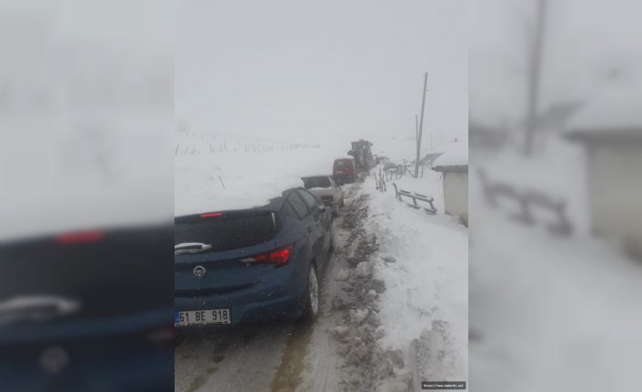 Maçka'da mahsur kalan 10 kişi kurtarıldı