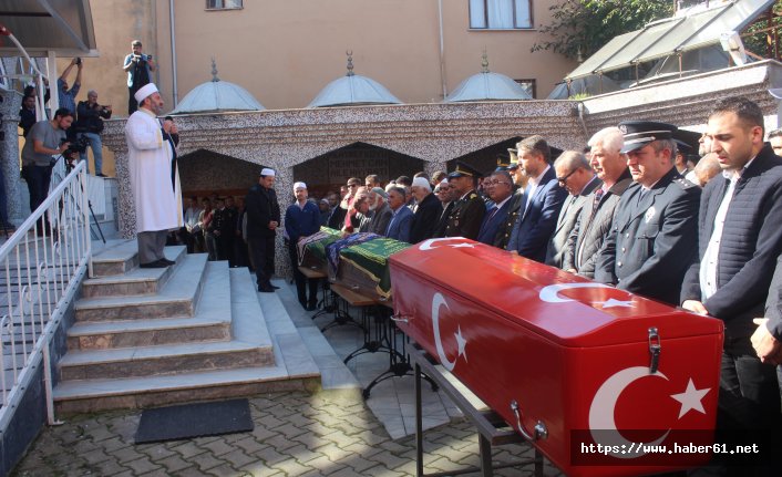 Feci kazada hayatını kaybeden polis ve ailesi toprağa verildi 