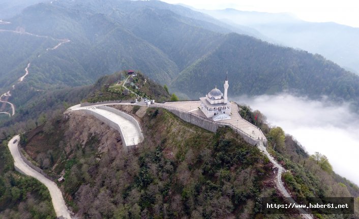 Kıbledağı'ndaki cami dizilerin ilgi odağı oldu