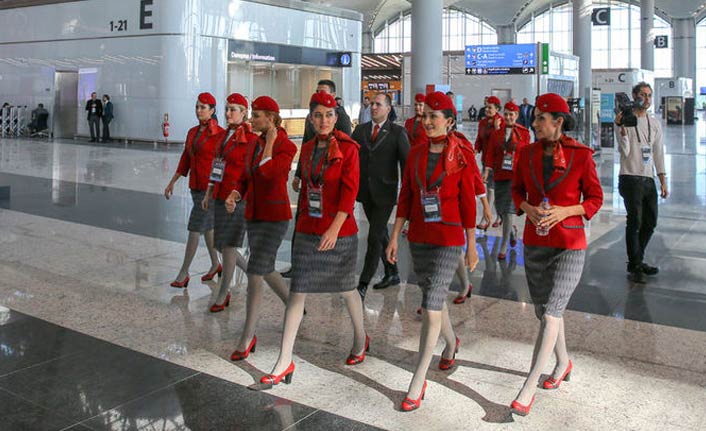 THY'nin yeni personel kıyafetleri ilk kez görüldü