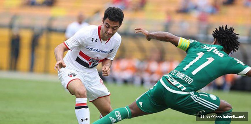 Ünlü futbolcu evinde ölü bulundu