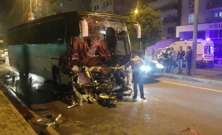 Otobüsle tır çarpıştı: 17 yaralı