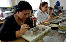 Padişah eşyalarındaki motifler aksesuarlara uyarlandı