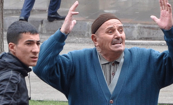 Acılı babayı Hakim sakinleştirmeye çalıştı