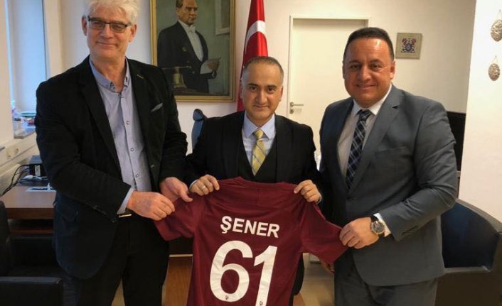 Konsolosa Trabzonspor Forması
