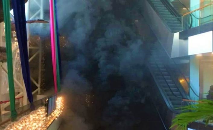 AVM'de yangın! Mahsur kalanlar var