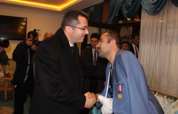 Soylu, otobüs şöförü tarafından dövülen gaziyi aradı