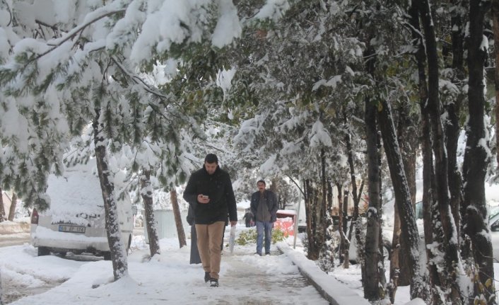 Bayburt’u kar yağışı vurdu