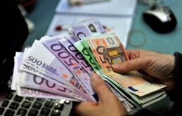 Dolar ve avro güne yatay seyirle başladı