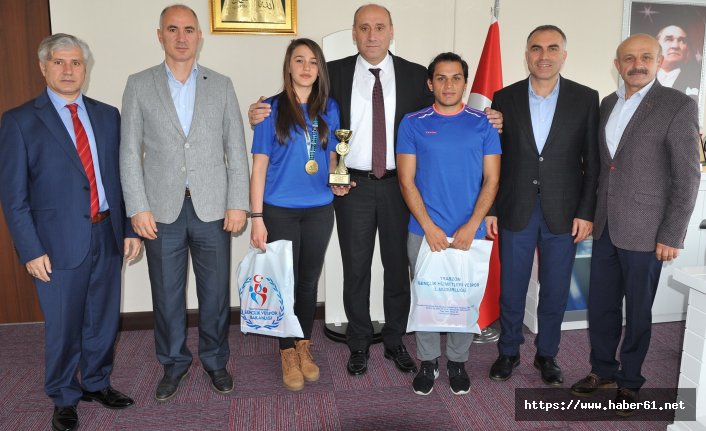 Beşikdüzü Yelken Kulübü madalyaya slalom yaptı