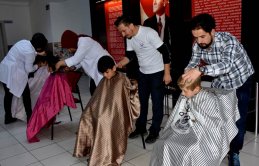 Trabzon'da gönüllü kuaförler