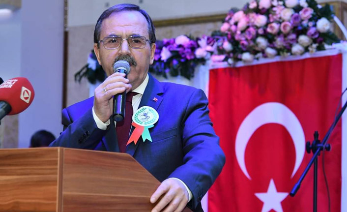 Başkan Şahin’den uyarı: “Derneklere siyaseti sokmayın”