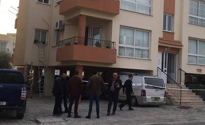 Eşini kabloyla boğup intihar etti