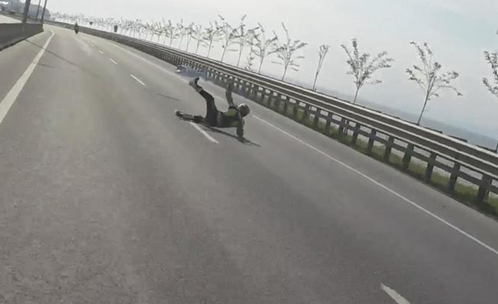 160 kilometre hızla giderken motosikletten yere düştü