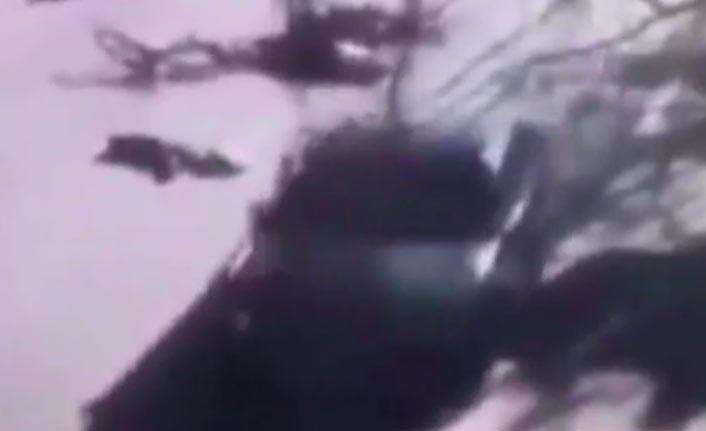 Öğrencilerin arasına dalan otomobil dehşet saçtı