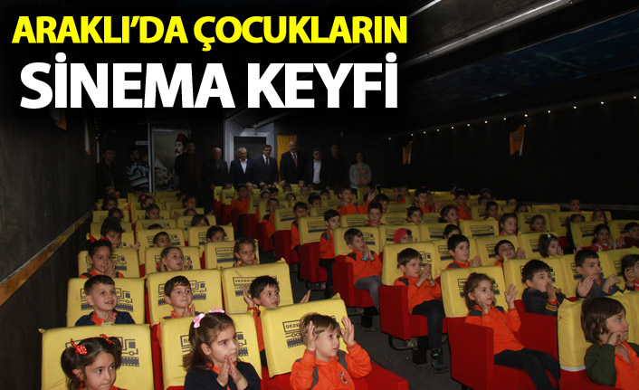 Araklı'da çocukların sinema keyfi