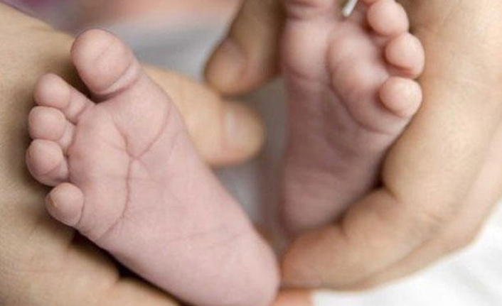 1,5 yaşındaki bebeğini darp etti