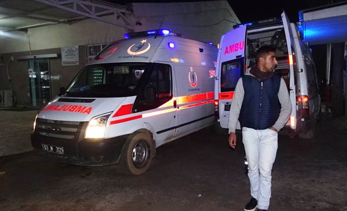 İşçileri taşıyan araç devrildi: 3 yaralı