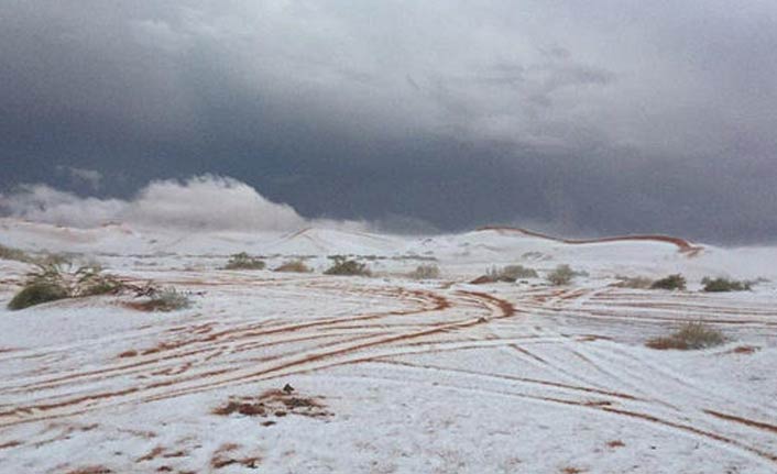 Suudi Arabistan’a kar yağdı