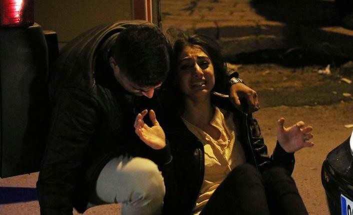 Hemzemin geçitte feci kaza! Sinir krizi geçirdiler